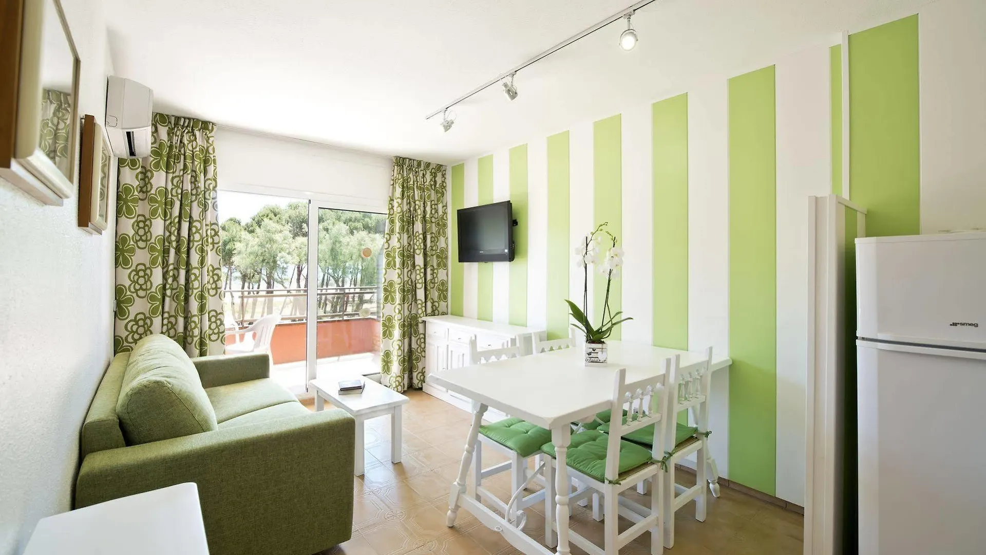 Apartamentos Sallés Beach L'Estartit 3*,